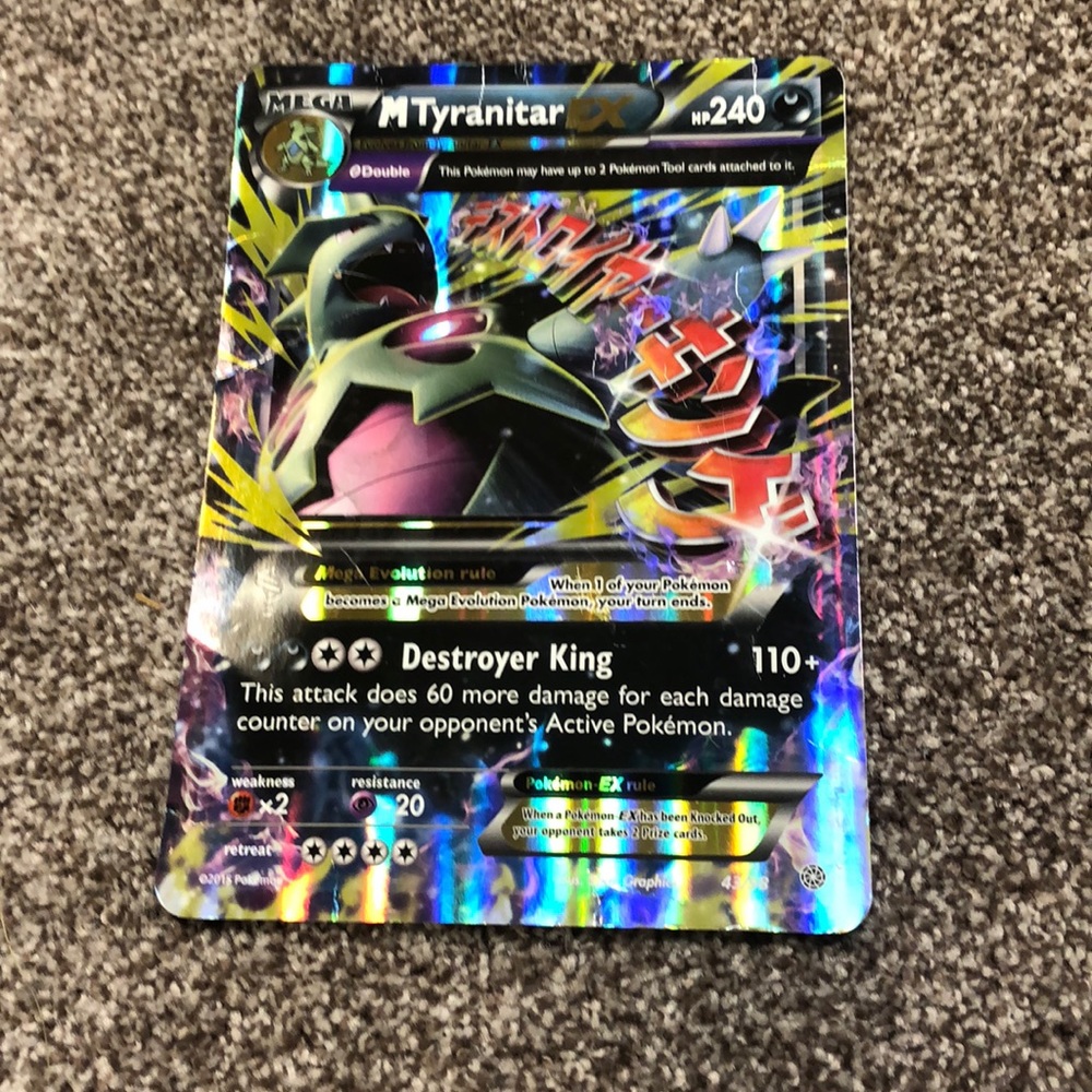 Giant Pokémon card